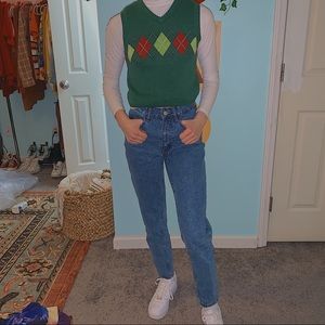 Green argyle sweater vest !!!